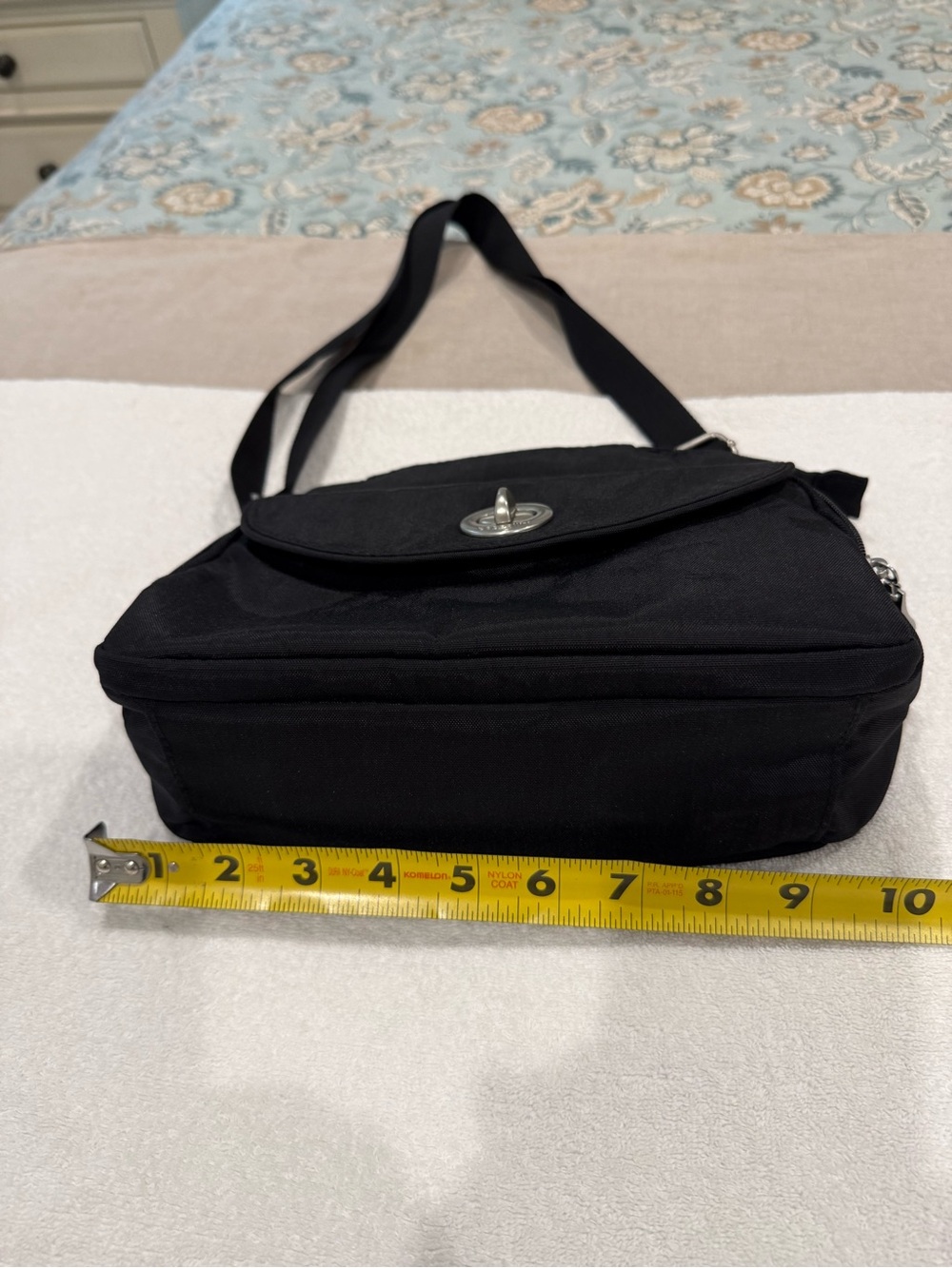 Baggallini Black Crossbody Bag with Silver Turn-Lock LIKE NEW - Picture 11 of 11